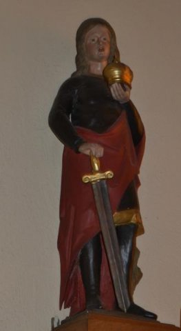 Heiligenfigur in der Kirche