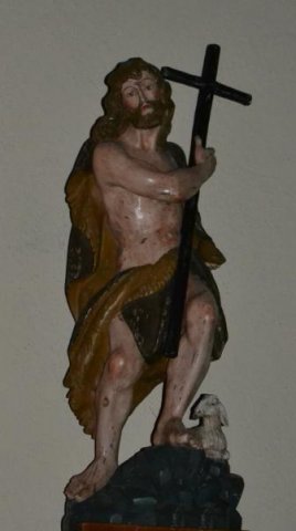 Heiligenfigur in der Kirche